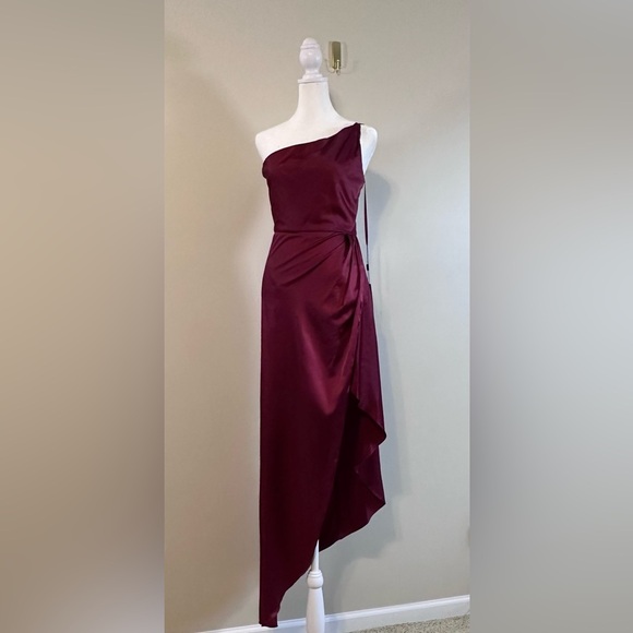 Mac Duggal Red 0 Sleeveless Sheath High low hemline Slit Asymmetrical New xs - Picture 7 of 8